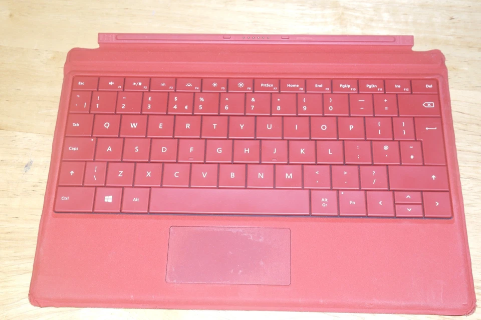 Cubierta tipo inglés Microsoft Surface 3 Reino Unido 1654 roja Foto 2 de 4