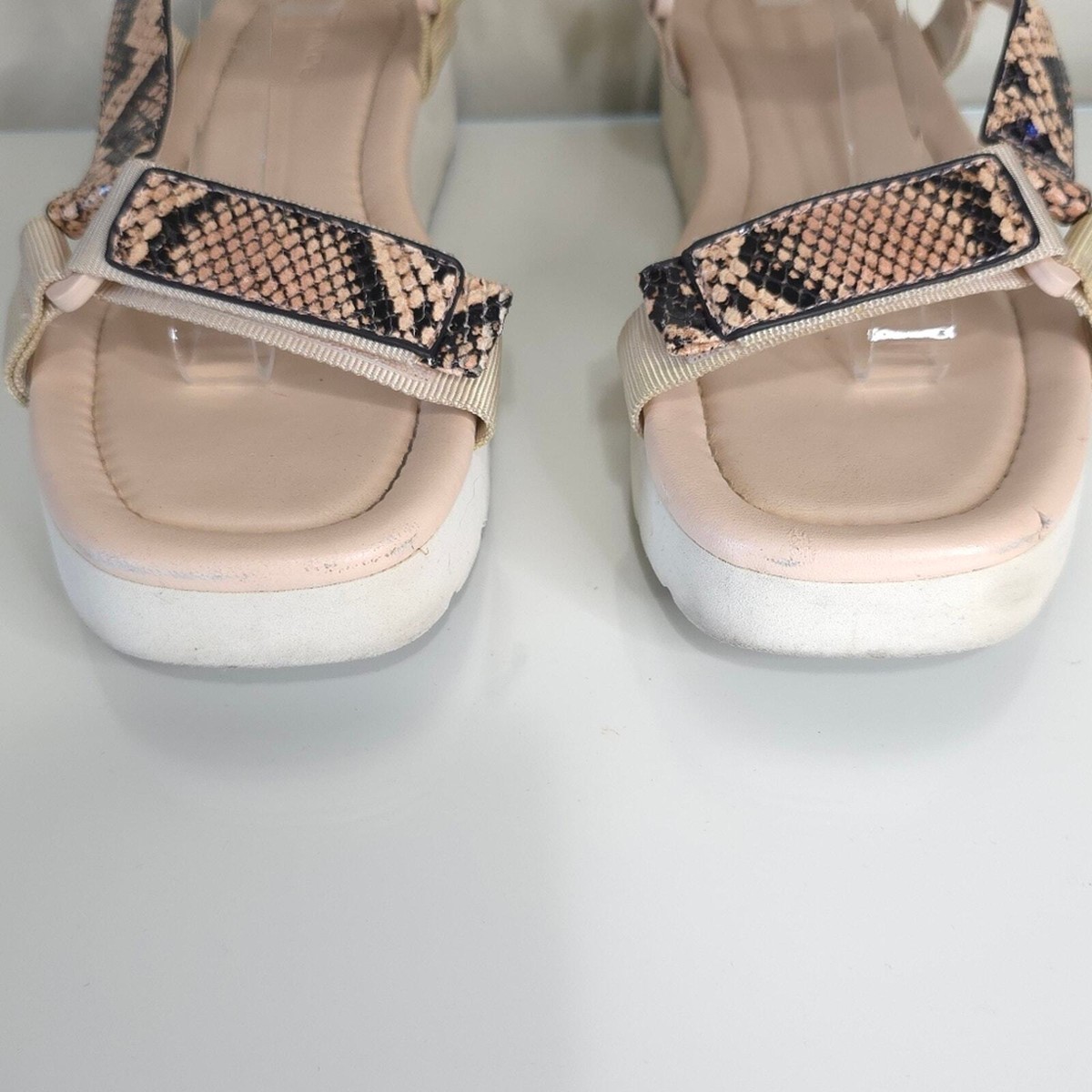 VIP【関税送料無料】希少 Carven Sandals VINCE Carver Sport Adjustable Strap Sandals in Lychee Pink