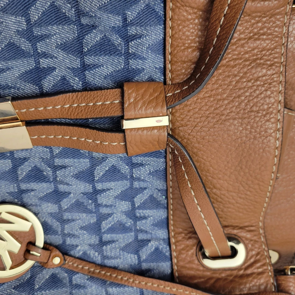 Bolso de Mano Michael Kors Marina Grande con Cordón (Caqui Oscuro) Foto 4 de 4