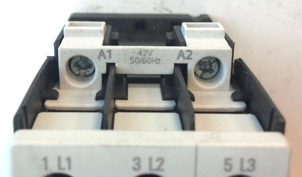 Siemens 3RT1025-1AD20-1AA0 42 V AC Coil 17 A 3 P Size 0 Contactor - Image 4 of 4