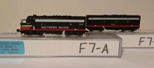 Juego locomotora diésel Kato Southern Pacific F3A #6146 y B escala N ventana negra | Condition: Used