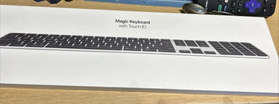 Apple A2520 Magic Keyboard With Touch ID and Numeric Keypad BLACK New