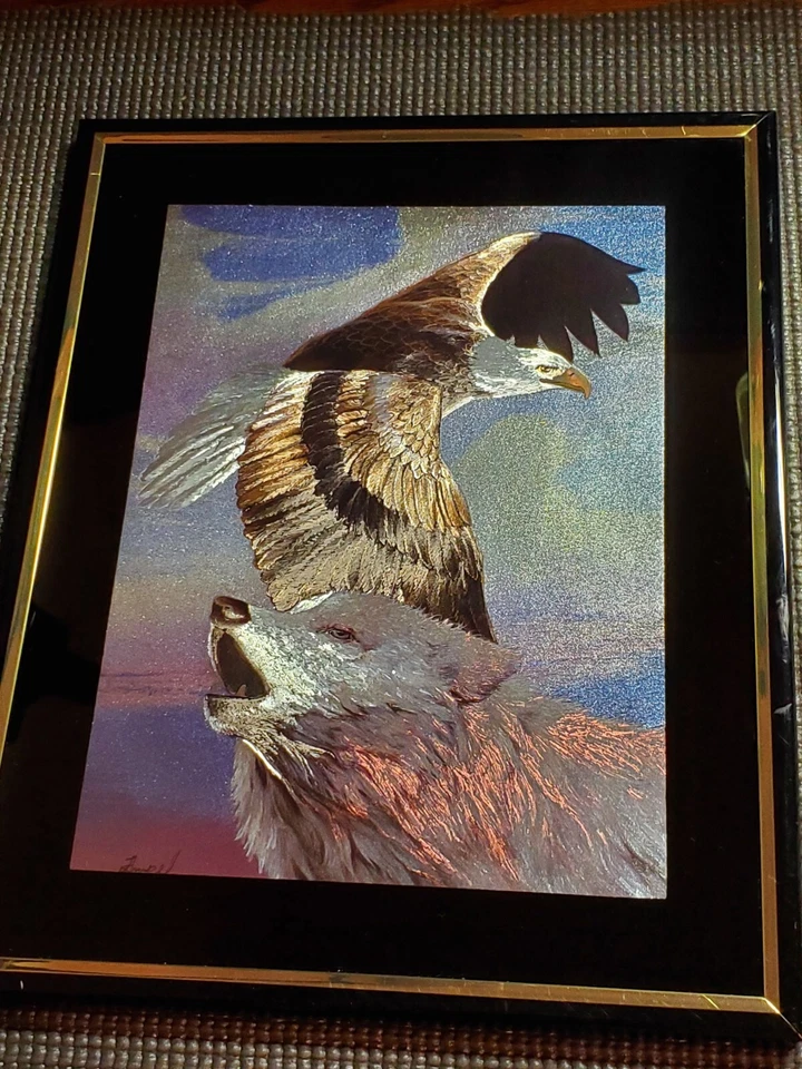 Cuadro reflectante vintage con marco de metal en lámina de águila elevada y lobo aullante Foto 3 de 4