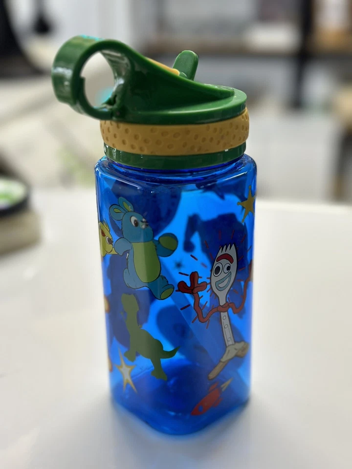 Lote De 19 Tazas Sippy Disney/Pixar Dieciséis Onzas 16 Oz - Varios Personajes Foto 2 de 4