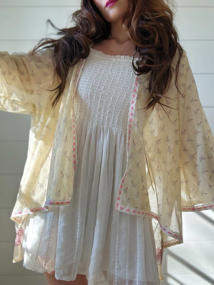 Mantón Komino vintage hecho a mano transparente amarillo suave Foto 2 de 4