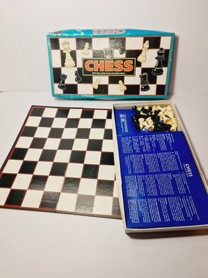 Vintage Retro Spieltruhe komplettes Schachspiel mit Brett & Kunststoffschachfiguren