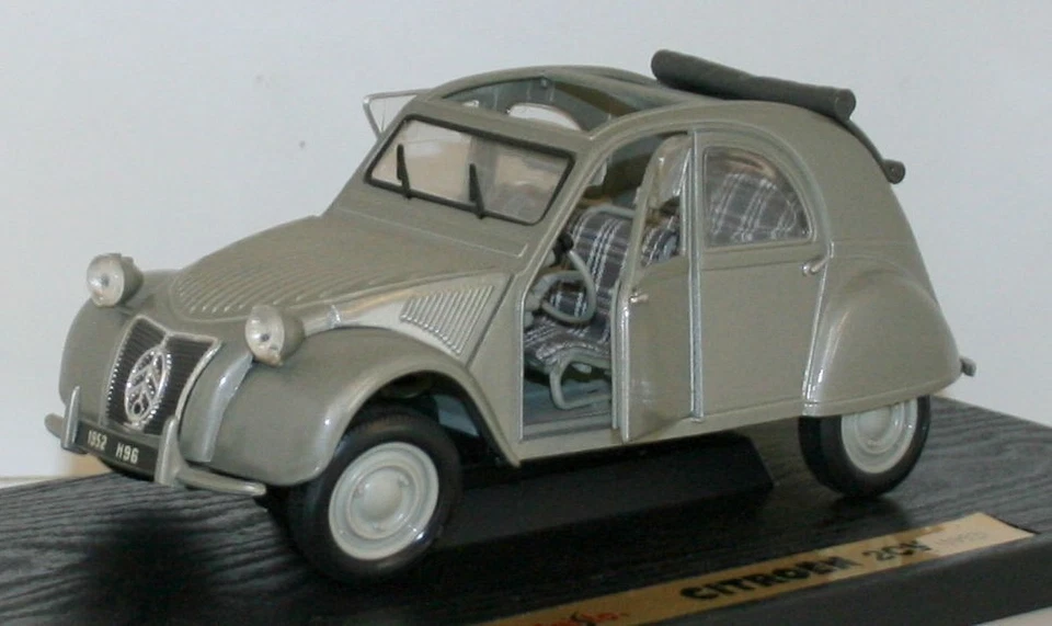 MAISTO 1/18 31835 SPECIAL EDITION CITROEN 2CV GREY - Image 2 of 4