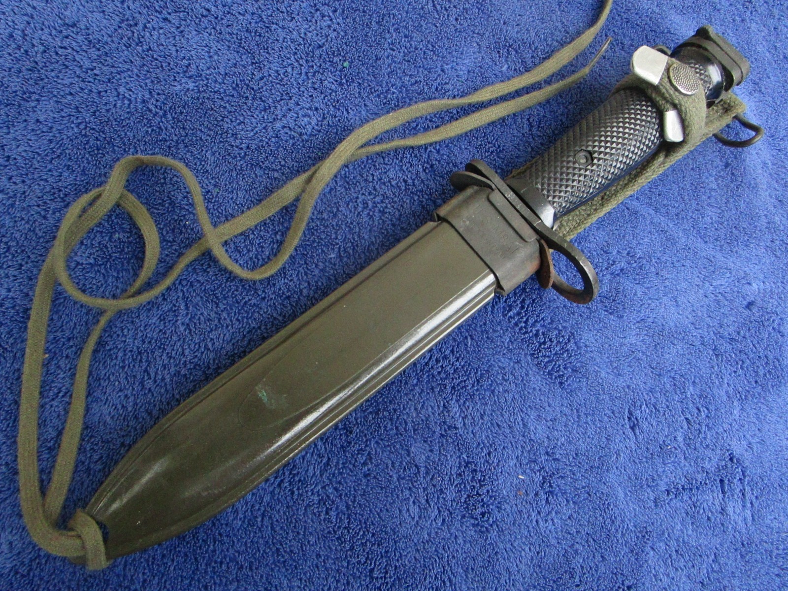 RARE VINTAGE ORIGINAL COLT`S HARTFORD CONN. BAYONET AND SHEATH MADE IN W.GERMANY