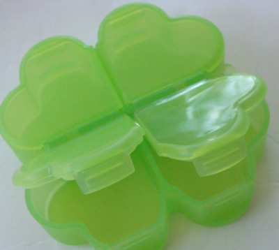 Green Heart/Shamrock Shaped Box Plastic Container w 4 Sections 3.25''