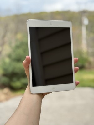 Apple iPad Mini MD531LL/A | Version 9.3.5 | 16GB