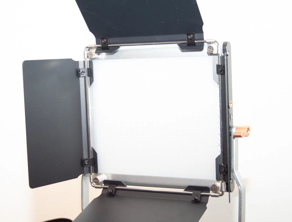 Neewer 3x NL480-2.4G Video Lighting Kit with Video Stands & Case - Image 3 of 4