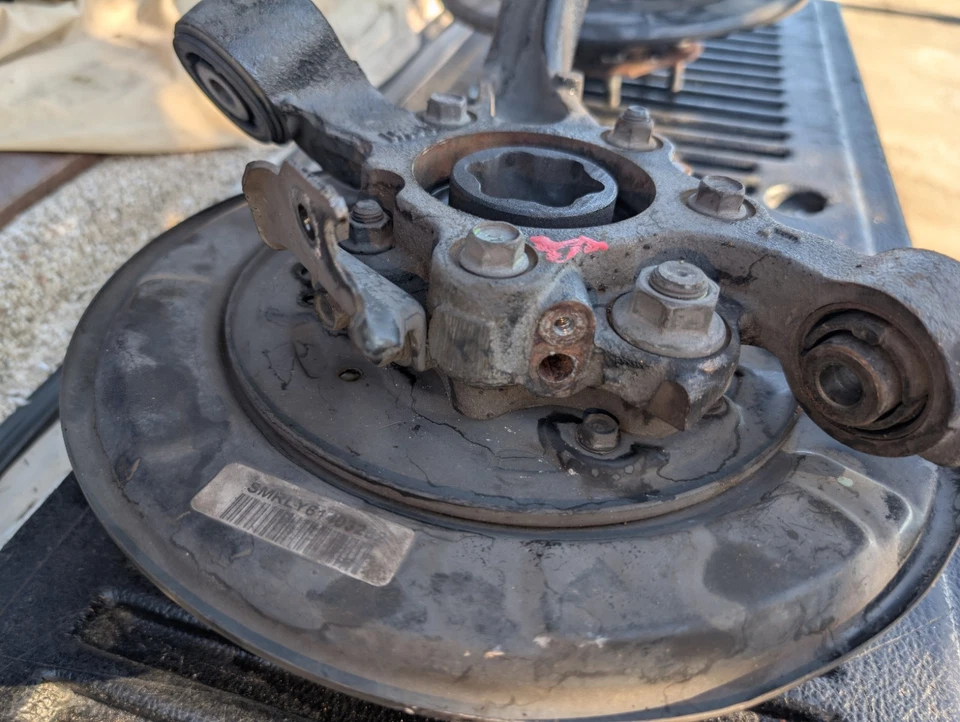 03-11 HONDA ELEMENT LEFT DRIVER SIDE REAR SPINDLE KNUCKLE ABS OEM USED - Image 2 of 4