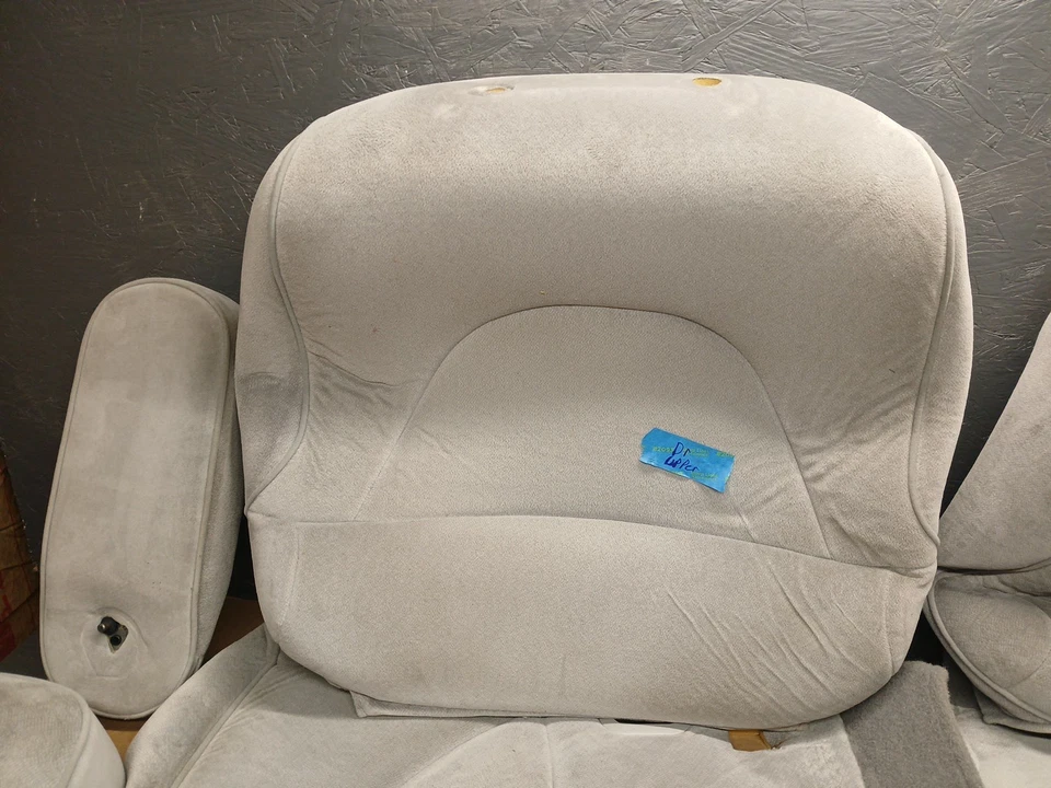 Juego de fundas de asiento delanteras Mercury Grand Marquis 1997 reposabrazos reposacabezas gris claro Foto 2 de 4