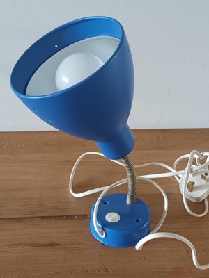 Ikea Minhen blau weiß verstellbar Schreibtischlampe Tischleuchte Leselampe funktionstüchtig