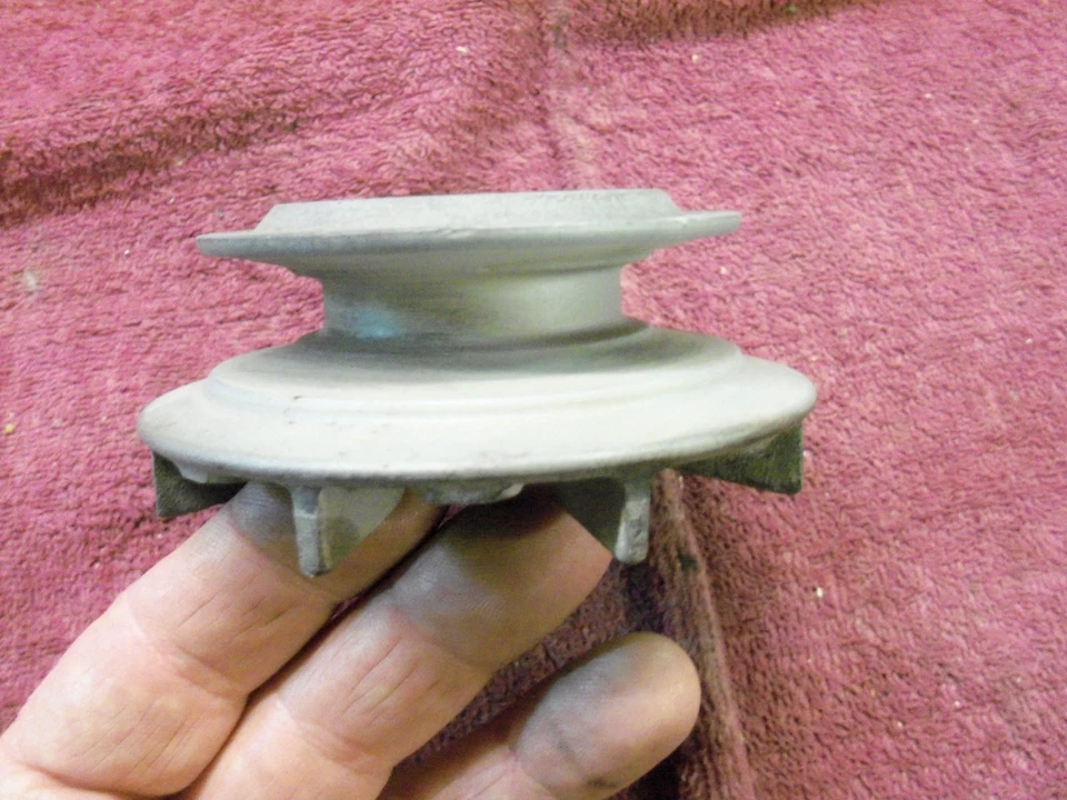 Ford Deluxe 1939 polea generador, Ford original usado, 4" diámetro Foto 2 de 4