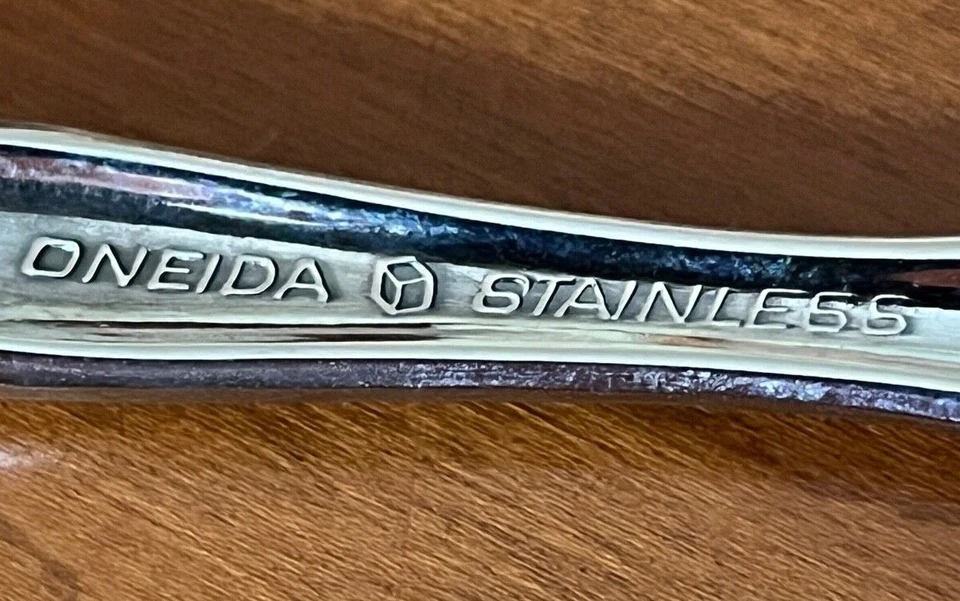 Oneida MICHELANGELO  CUBE Heirloom  Stainless Flatware - Choice - Image 3 of 4