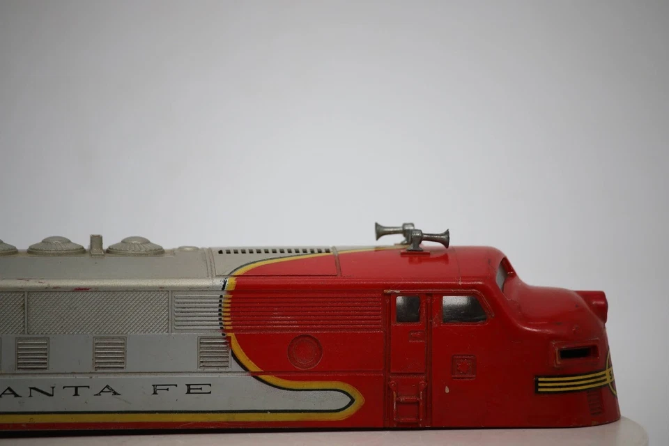Lionel Shell Santa Fe Diesel Shell O Gauge 1:48 Scale Post War #2333 A Unit - Image 3 of 4