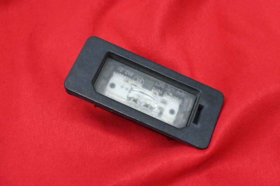 Lámpara de luz de matrícula trasera izquierda y derecha BMW G30 serie 5 OEM ✅ Foto 2 de 4