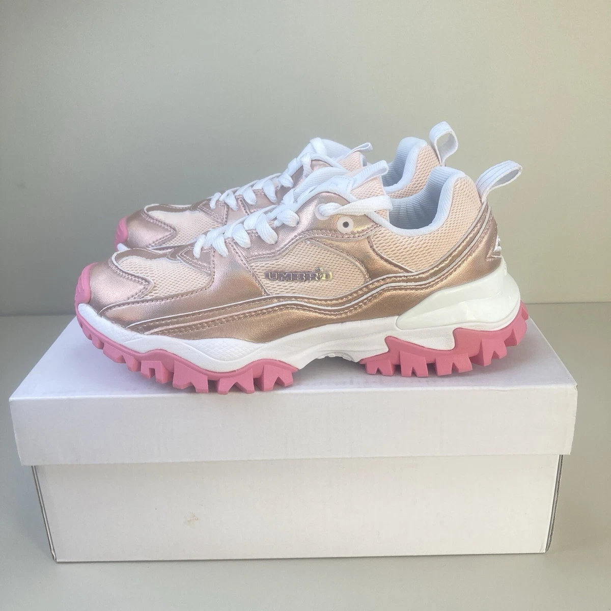UMBRO AUTHENTIC BUMPY IRIDESCENT SNEAKERS WOMEN SIZ 6.5 WHITE/GOLDEN/SACHET PINK UMBRO AUTHENTIC BUMPY IRIDESCENT SNEAKERS | Mercari main image 2