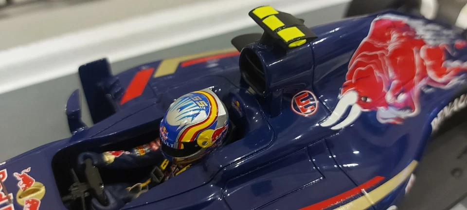 F1 Toro Rosso str10 Malaysian Gp. 2015 Carlos Sainz 1:18 Spark - Image 2 of 4