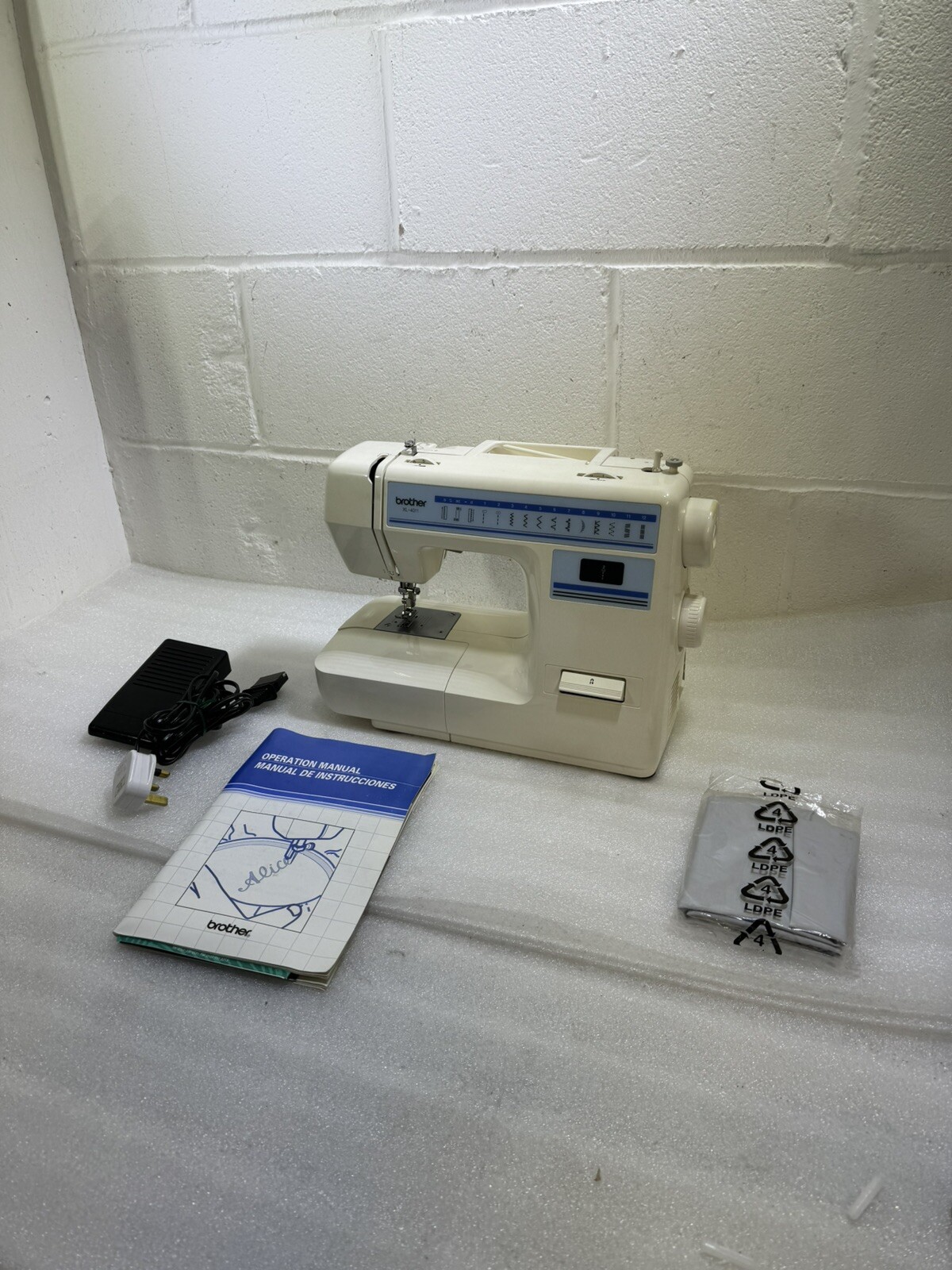 Brother XL4011 Electric Foot Pedal Operated Sewing Machine Used eBay