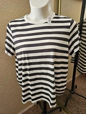 BRAND NEW: Women's OLD NAVY Size XXL Black and White Striped Short Sleeve Tee
