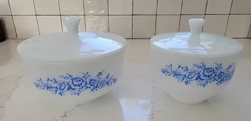 Set Of 2 Vintage Blue Rose Federal Milk Glass Serving Bowls &Lids 2.5qt 1.5qt