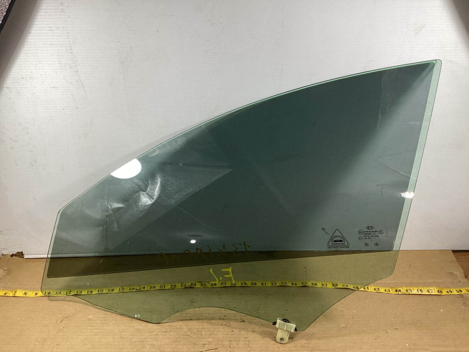 2013 - 2016 Kia Cadenza Front Left Side Window Glass 43r-00117 OEM .