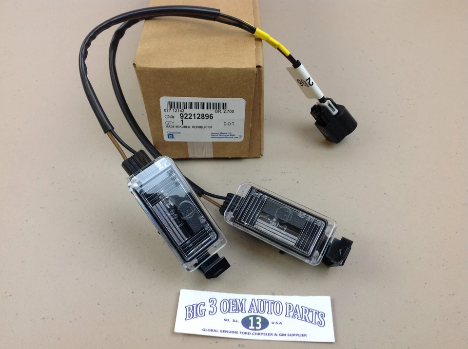 Chevrolet Camaro 2010-2013 parachoques trasero luces de placa de licencia con arnés nuevo fabricante de equipos originales Foto 3 de 4