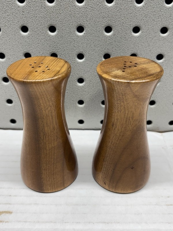 Vintage MCM Dansk Salt Shaker / Pepper Shaker Set in Teak Wood. Super nice!