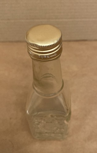 Vintage Manischewitz Wine 2/5 Pint Bottle Clear Square Glass with Cap - Picture 9 of 11