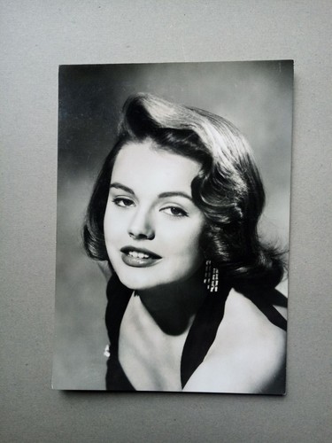 Cartoline anni40/60 Donne in costume /sensuali/in veste militare - Foto 60 di 80