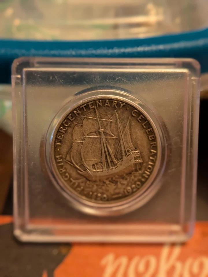 1920 Pilgrim Commemorative Silver Half Dollar Choice BU Uncirculated - Toned! - Image 3 of 4