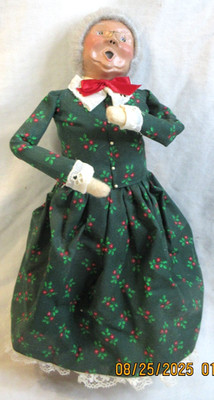 BUYER'S CHOICE~C1992~ THE CAROLERS~HOLY LEAF DRESS/RED LEGGINGS GRAY HAIR WOMAN