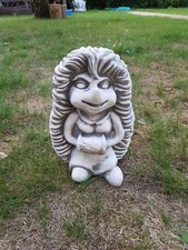 Steinfigur Frau Igel Gartenfigur Skulptur Statue Tierfigur Garten Deko Figur