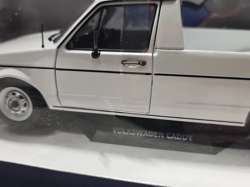 Solido 1:18 Scale 1982 White Volkswagen Caddy MK-1 Diecast Truck - Image 3 of 4