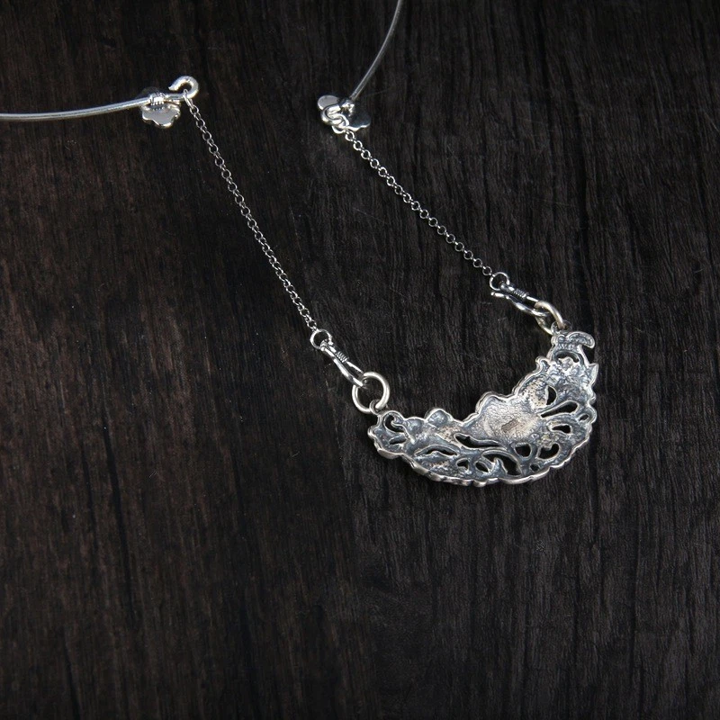 Colgante con cuello de flor esmaltado azul vintage, centro de mesa babero artesanal de plata S925 Foto 2 de 4