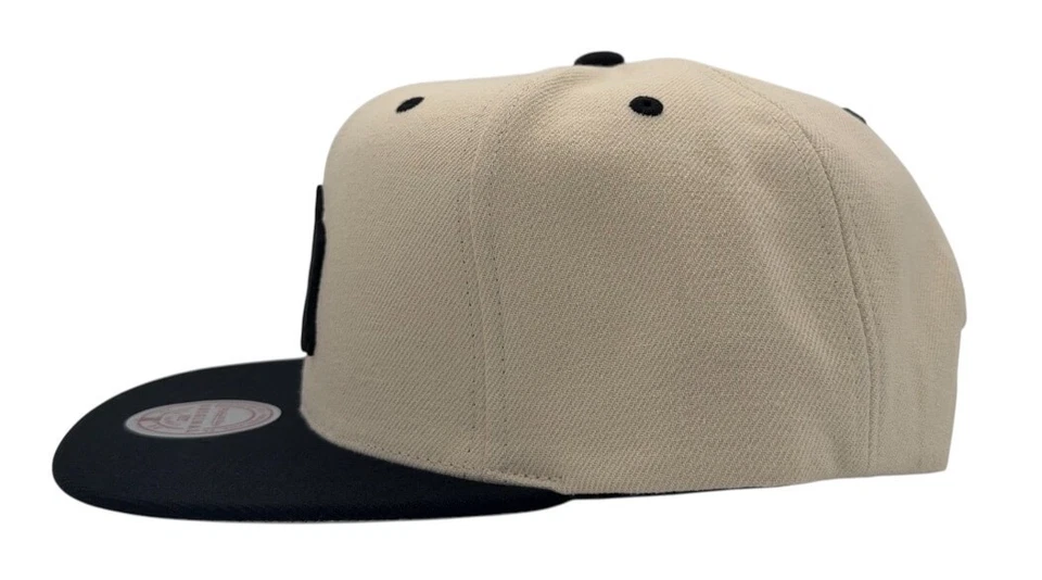 Sombrero Mitchell & Ness MLB New York Yankees Evergreen Crema y Negro Snapback Foto 3 de 4