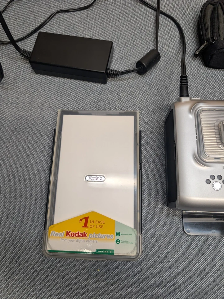 Kodak EasyShare C315 5.0MP Digital Camera w/ Printer Dock Series 3, Case &... - Image 3 of 4