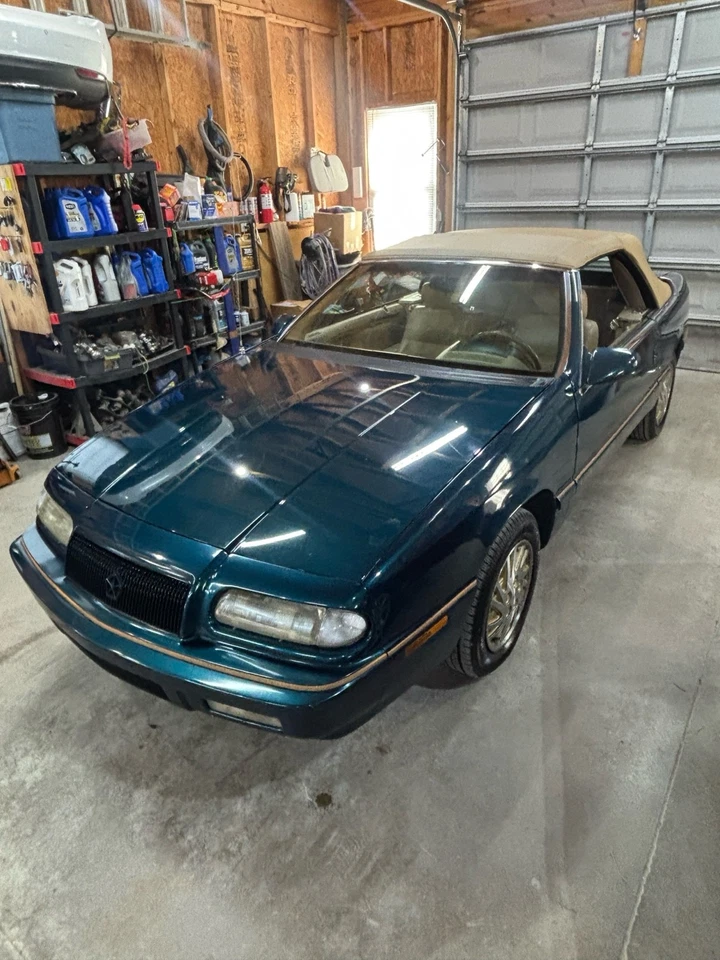 Chrysler LeBaron GTC 1995 Foto 2 de 4