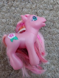 My Little Pony Hasbro 2002 G3 Luau Pink Horse With Pink White
