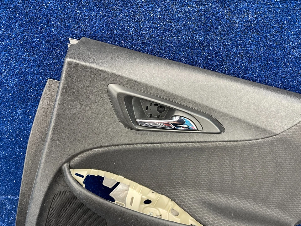 2016-2024 CHEVROLET MALIBU TAMPA TRASEIRA DIREITA INTERIOR PAINEL DA PORTA ACABAMENTO FABRICANTE DE EQUIPAMENTO ORIGINAL - Imagem 2 de 4