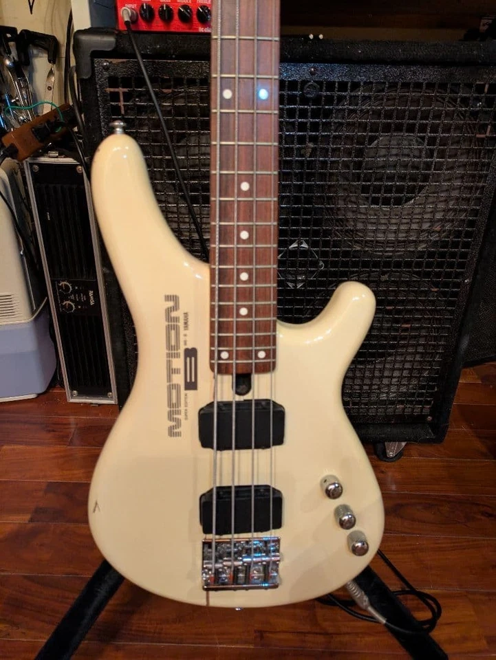 Bajo eléctrico Yamaha Motion B MBIII de JAPÓN Foto 2 de 4