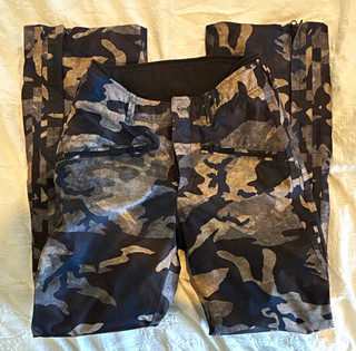 Bogner Fire Ice Women’s XS Camo Insulated Snow Pants. Missing button.
