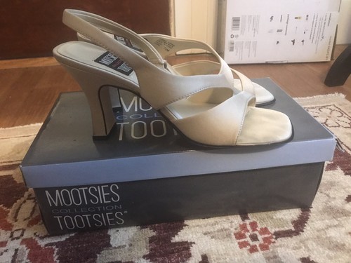 Mootsies Tootsies Women’s Copa Champagne Satin Size 7.5 - Picture 4 of 8