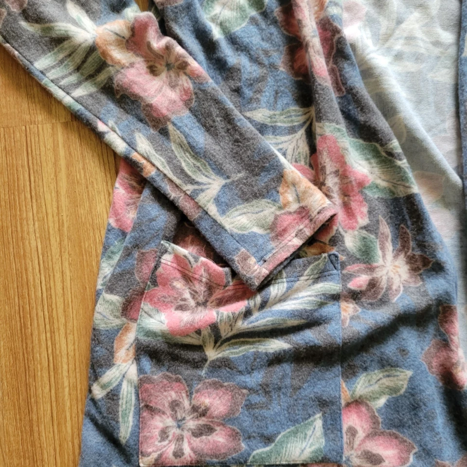 Cárdigan plumero Lularoe para mujer talla mediana gris azul estampado floral suéter de bolsillo Foto 3 de 4