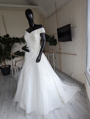 Brautkleid / Hochzeitskleid Größe 42-44. Marke Sincerity Bridal . NEU
