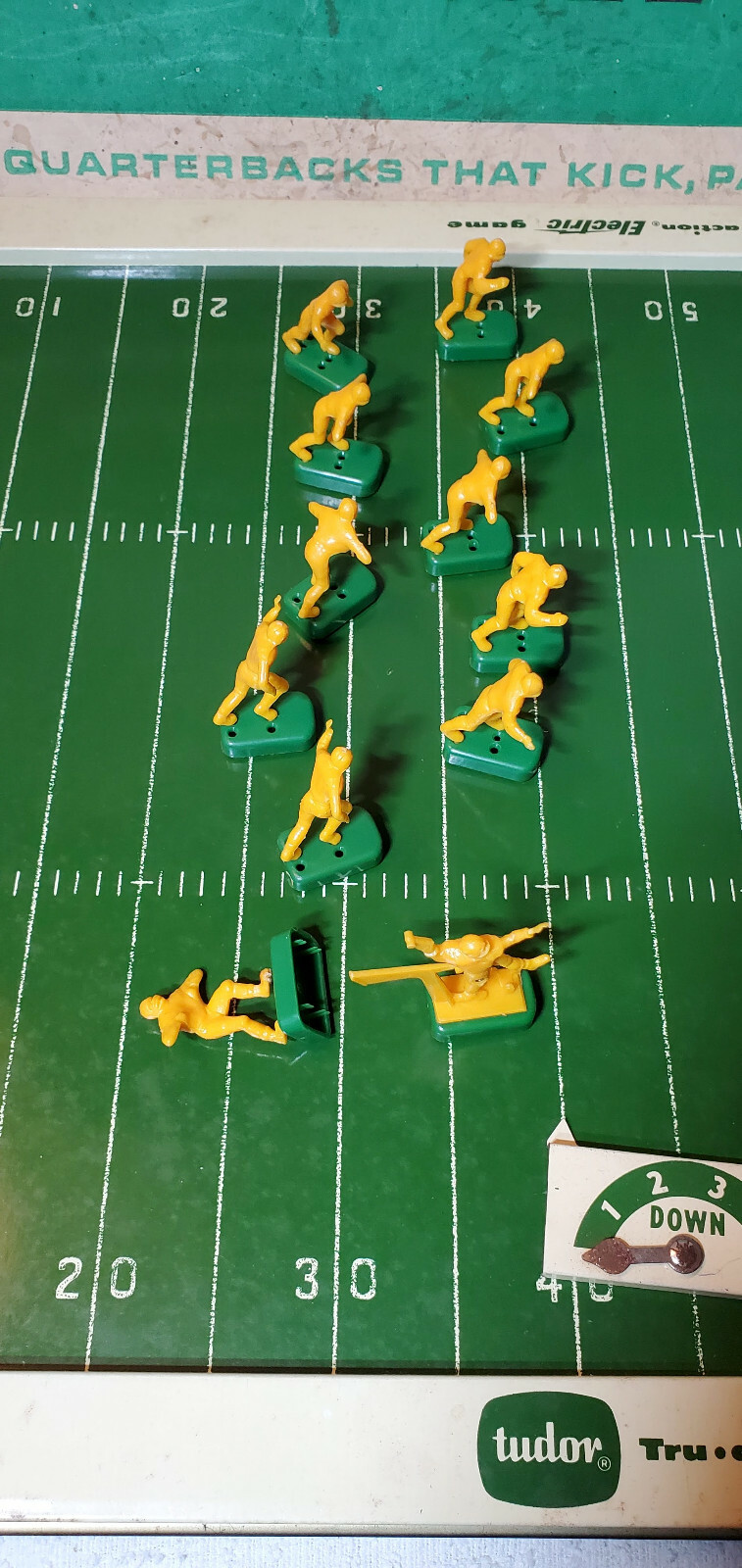 VINTAGE TUDOR 500 ELECTRIC FOOTBALL VIBRATING GAME IN BOX W