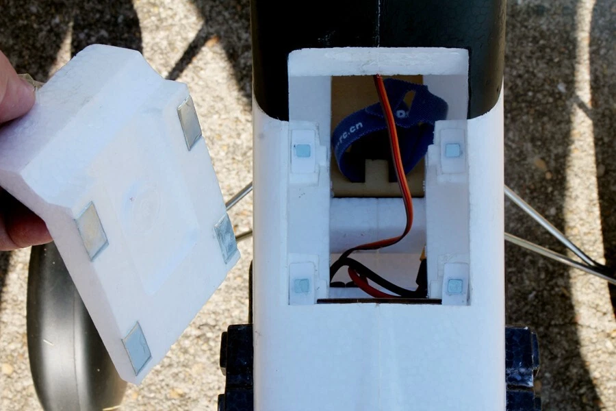 Entrenador para principiantes Dynam Primo RC amarillo STOL Bigfoot 4S 1450 mm con solapas Foto 4 de 4