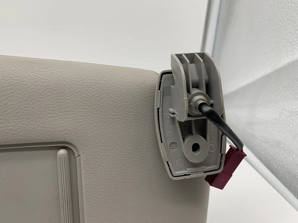 Солнцезащитный козырек для пассажира 2004-2007 BMW 530i серый от оригинального производителя E02B38001 - Изображение 4 из 4